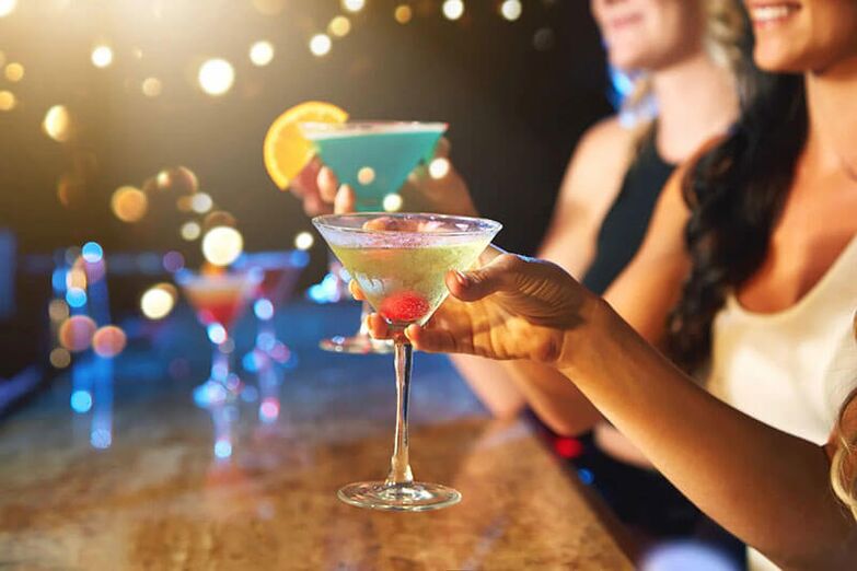 Einige alkoholische Getränke eignen sich für eine Party, aber nicht für intime Zusammenkünfte. 