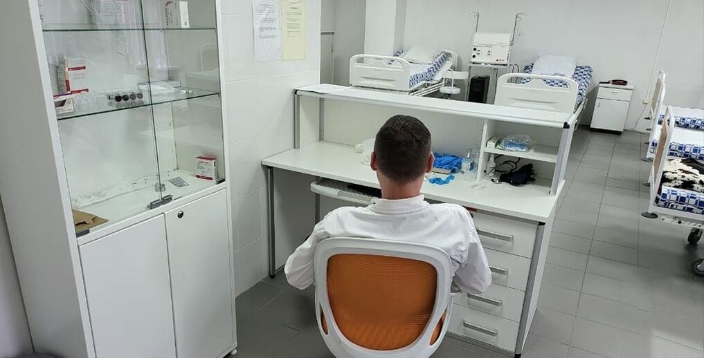 moderne Klinik zur Bekämpfung des Alkoholismus