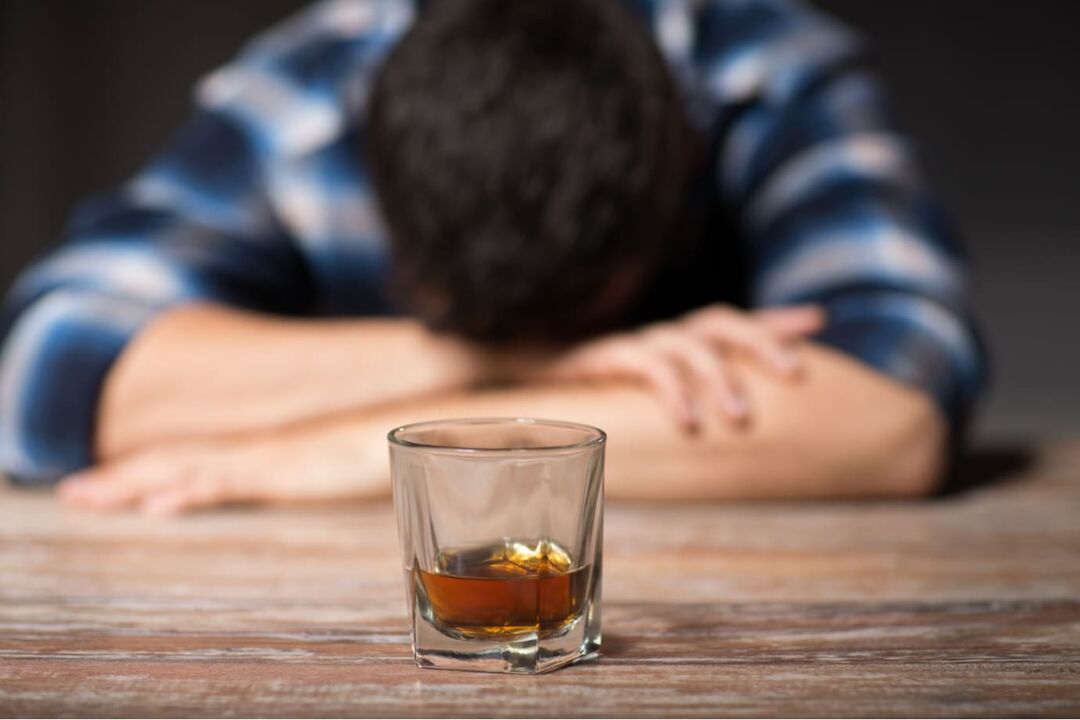 Schläfrigkeit kann eine Folge des plötzlichen Stoppens von Alkohol sein